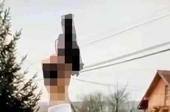Pucao po dvorištu, pa snimak kačio na društvene mreže: Uhapšen muškarac iz Trstenika